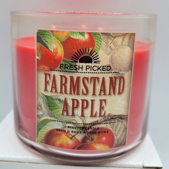 Bath & Body Works Farmstand Apple 3 Wick candle - Picture 1 of 4